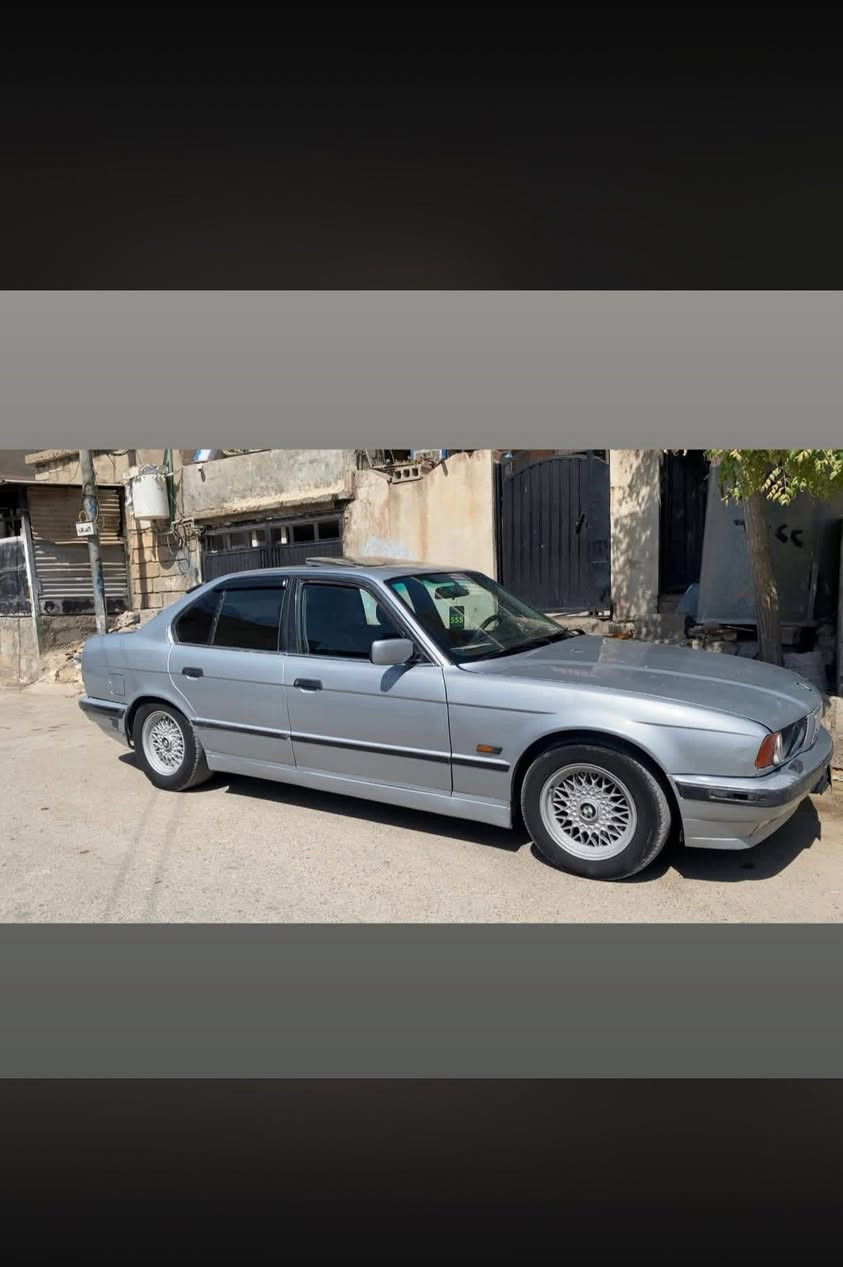 ئەم سەیارەیە بۆ فرۆشتن ١٩٩٤ / ٥٢٥ تۆماتیک  فول فولە ئەڕمی سلیمانی هەموو گیانی بە شەرت 42 گەلاو مەعامەلال .لە
سلیمانیم .***********…..***********
