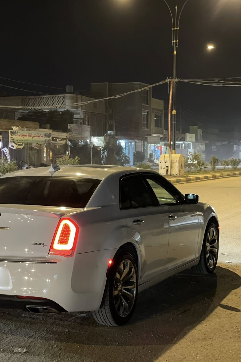 اوباما 2018 معلايه 21 رقم بغداد بأسمي سياره جاهزه من كلشي 
محرك 6 محرك كير حداديه تبريد جاهزه من كلشي 
حادثه صبغ جاملغ امامي فقط بدون تبديل وبدون اي دواخل 
وبيه طخه بل الباب الخلفي وبدلته والقديم موجود سياره جديده كلش سعر مال بيع ١٧٩ورقه سعر مال بيع مكان سياره ناصريه ***********
