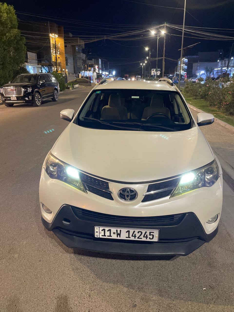 السلام عليكم ورحمة الله 
تويوتا راف فور للبيع موديل 2014 خليجي SAS
رقم بغداد انكليزي بسمي هزة جديدة 
المواصفات ساز معروفة 
ماشية 127 
مكفولة من الصبغ والبارد والتبديل
مكينة وكير وتبريد  بشرط صدر جديدو كهربائيات بشرط  اشاير بالمري تخم تايرات 
داخل لونين تحكم مقود جهتين فور ويل
مكاني حي الجهاد 
عارضها ب١٦٧ وبيها مجال بسيط 
الشراي ينصل ويدلل 
 *********** دكتور احمد
