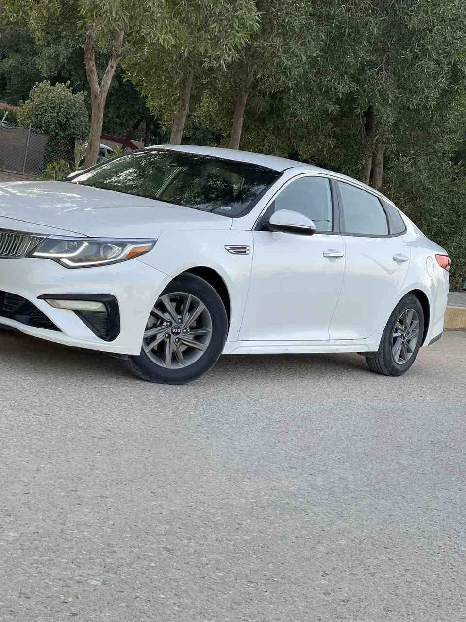 السلام عليكم 
اوبتما 20 جديده السياره 
جازه ما ناقصه اي شي حادثه بنيد او او حافت جاملغ امامي مصبوغ ع كده بدون دواخل مكفول والباقي مكفول ماشيه 82  مواصفات معروفه شاشه رادار تحديد مسار  السعر 148 او بيه مجال قليل 
مكان السياره الحله 
هـ***********
