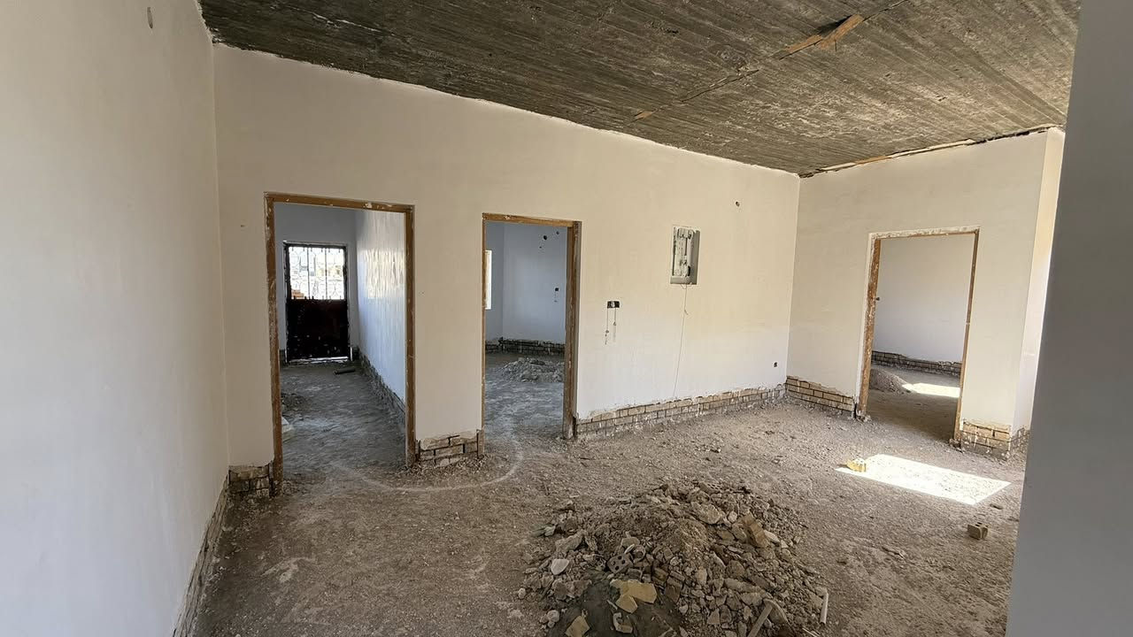 بيت للبيع في مجمع خالدون السكني التنومة
السعر: 270 مليون. 
المساحة: 375 متر اكبر مساحة في المجمع.
طابو ملك صرف باسمي بدون ورثة.
الموقع: التنومة.
المجمع قيد الانجاز.
للاستفسار: ***********
