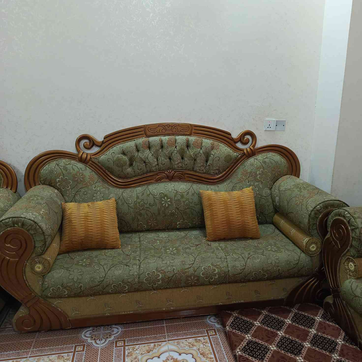 السلام عليكم ورحمة الله وبركاته
تخم ب٤٠٠ نظيف ما بي كسر
***********
