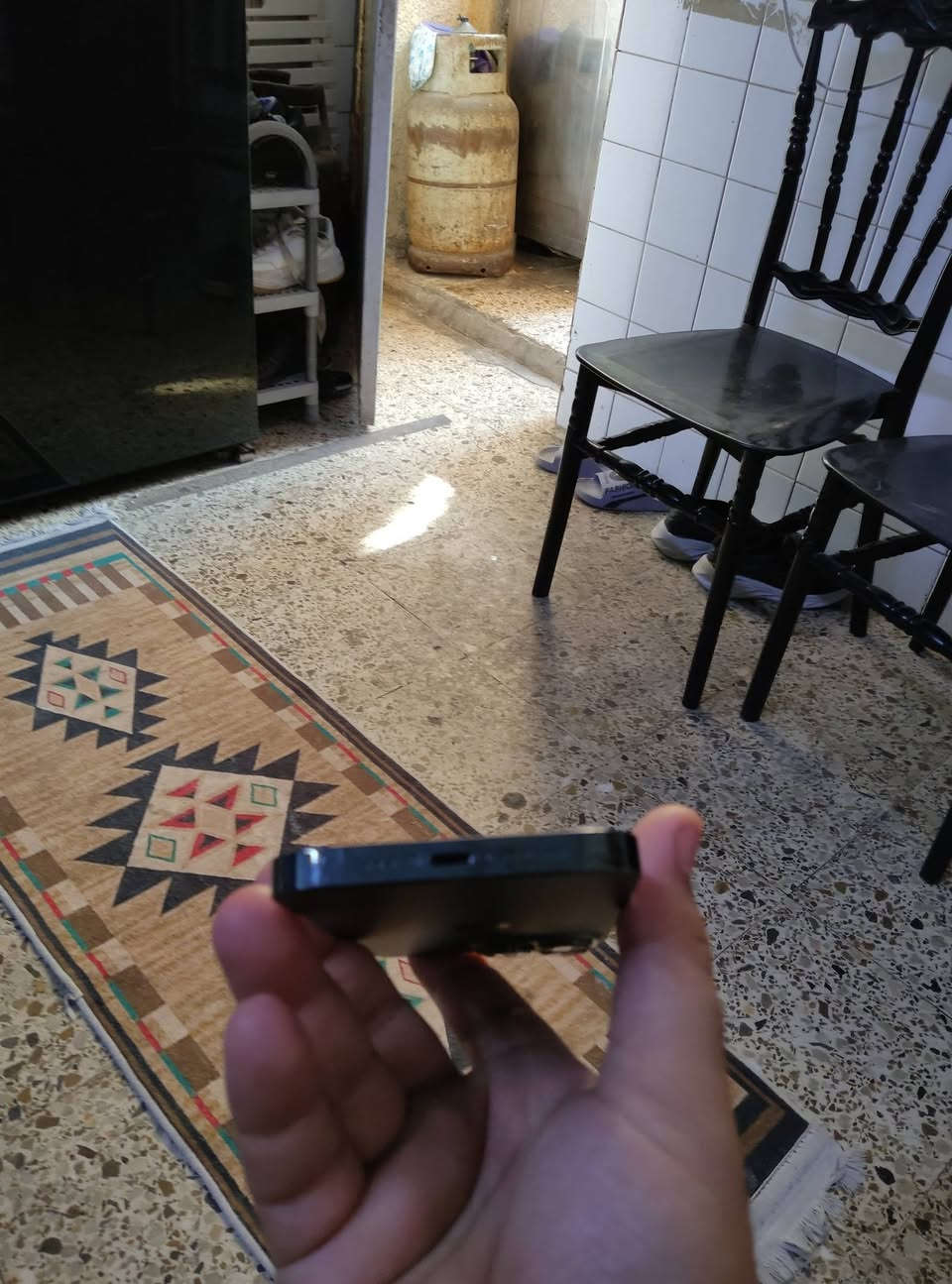 سلام وعليكم 13برو الجهاز نضيف حيل مال بيت الجهاز فقط ميدل بطاريه اصليه وشاشه من ابل  مال جهاز اعتبار بلاديه  الجهاز نضيف حيل وكله شغال كامره فيس ايدي كله شغال شرق أوسط الجهاز السعر 450وبي مجال المكان بغداد البياع رقم الهاتف ***********
