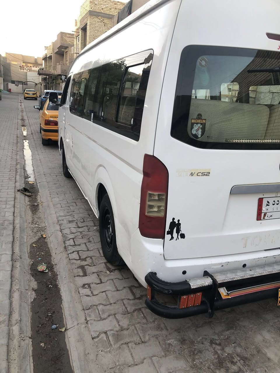 السلام عليكم فتون للبيع مكينه و كير اكسل حداديه وتخم تاير جديد  المكينه صار عشر أيام من بدلتهه  تبريد شغال  محورغاز بانزين مكاني الزعفرانية    السياره ١٨نفر كراسي قلاب اضافي       السعر 105  رقم الهاتف ***********
