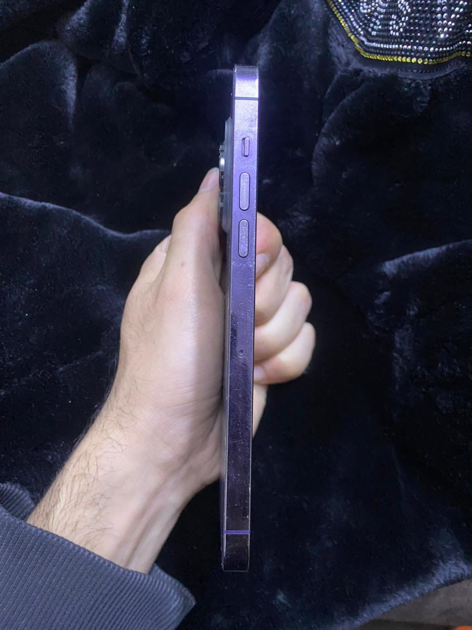 عدي 14 برو ماكس ما مفتوح وبطاريه 98 وذكره 256 بس لضهر مبدل وبيه فطر واذ بيه غير الضهر اني معتب وكارتون وكيبل  وماكاني بغداد ***********  وذا مراوس بS24 الترا بعد احسن
