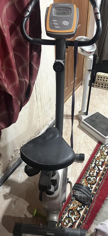 للبيع بايسكل رياضي بحالة جيده جدا وميزان طبي وزن وطول ( يستخدم في الصيدليات ) السعر اثنينهن شلع ب100 الف علما بس البايسكل ماخذه ب145 
 بغداد الدوره 
***********
