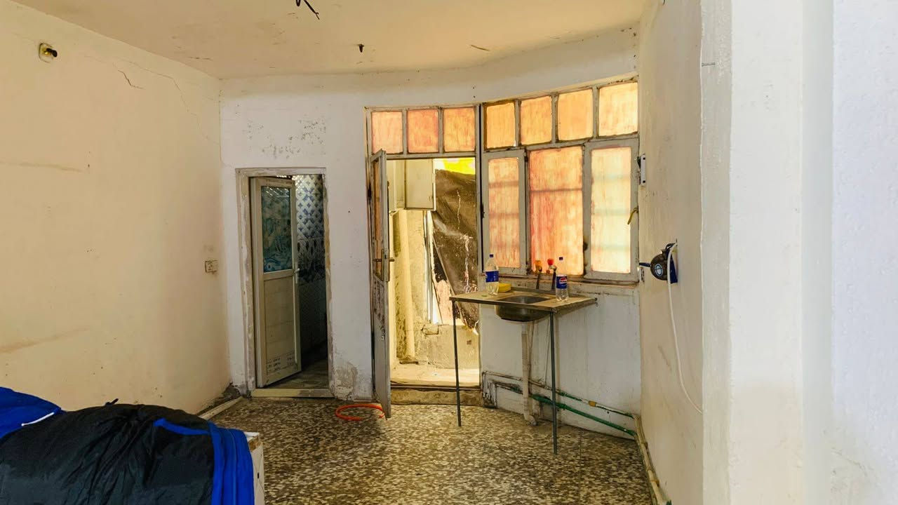بيت للايجار الشعله شا ع 60 الغربي الخدمي  طابق ثاني بي غرفتين نوم وصاله ومطبخ درج خارجي كهرباء وحد ماي وحده سعر الإيجار 300 الف قفل


**إذا كنت صاحب هذا الإعلان وتريد حذفه لأي سبب، رجاءا أرسل رسالة إلى الدعم الفني**