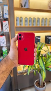 ايفون 11 عادي   ذاكرة 128   دبل سيم كارت مستبدل بطاريه نسبتها 100   نض...