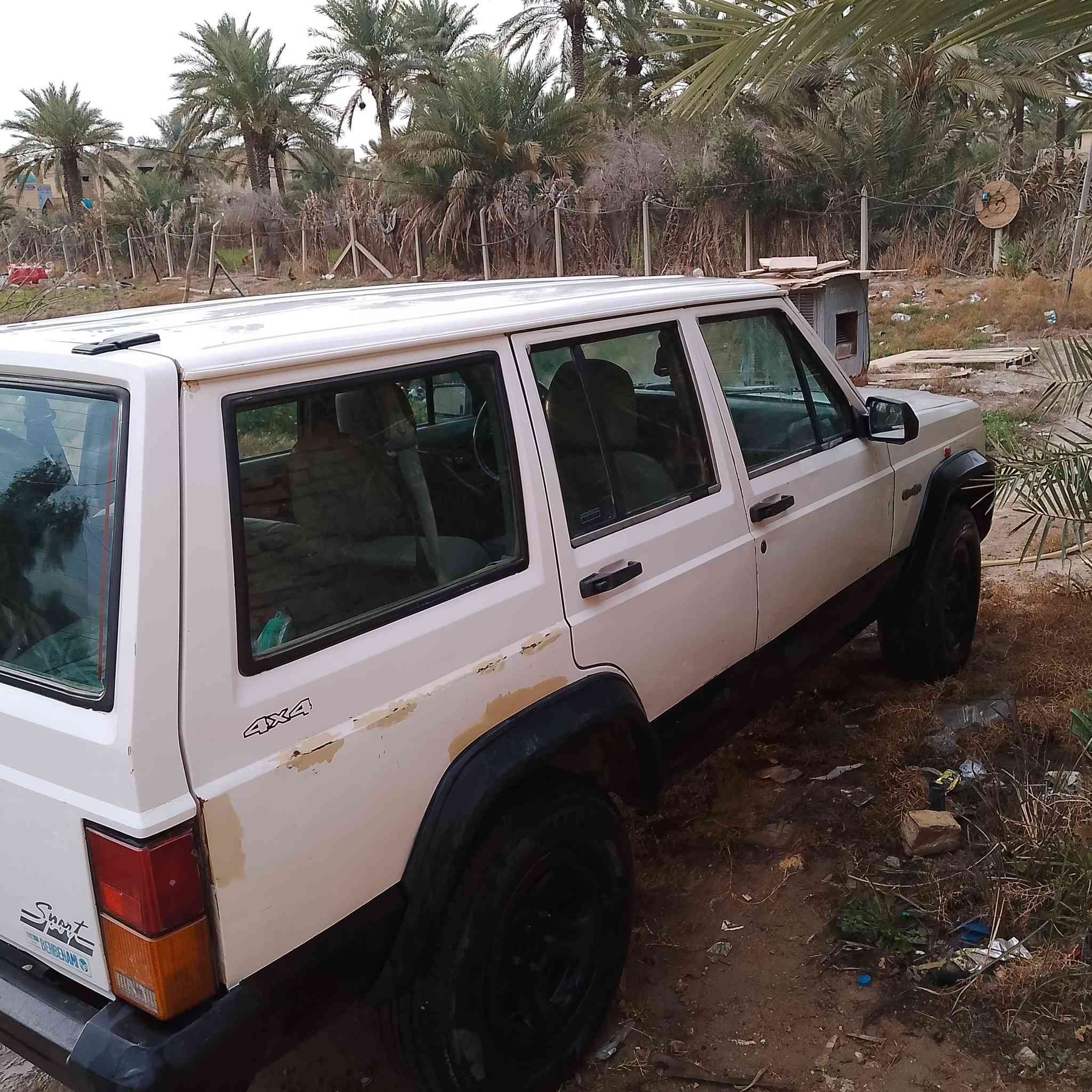 السلام عليكم جيب شيروكي قديم رقم انكليزي بغداد بسمي 1996محرك بلادي نص عمر كاملة بلادية صدر جديد تخم تاير ***********بغداد عنوان
