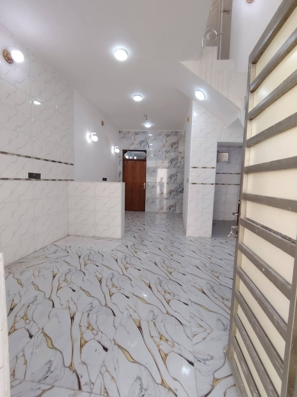 بيت للايجار🏠  50 متر الايجار سارع بلحجز سعره مناسب 

مقابل ملحق قريه الغدير قرب اسوق تلعفر عمود 335

📍 الموقع: محافظة النجف الأشرف

بيت 50متر بناء جديد تانكي وصخان بي لبيت كامل معايزه شيء خط مولد بي لبيت  جاهز للسكن

🟠 تصميم الخارطة : 

غرفه  - صالة  -صحيات  -مطبخ - منور 
سطح مطبك شتايكر 
ــــــــــــــــــــــــــــــــــــــــــــــــــــــــــــــــــ

سعر اللايجار 200 الف 

او من خلال الارقام التالية

 ***********
