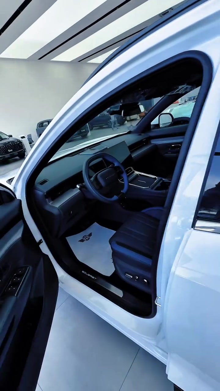 S O U E A S T. S06 Hybrid
2026
مواصفات S06 DM Hybrid
 • المحرك البنزين: 1.5 لتر تيربو GDI
 • النظام: Plug-in Hybrid PHEV
 • القير: DHT هجين مخصص
 • الدفع: أمامي FWD
 • القوة الإجمالية: 265 كيلوواط ≈ 355 حصان
 • العزم: 530 نيوتن متر
 • البطارية: 19.43 kWh ليثيوم
 • المدى الكهربائي الصافي: حوالي 114 كم (NEDC)
 • صرفية الوقود: تقريبًا 4.9 لتر/100 كم
 • خزان الوقود: 60 لتر
 • شحن خارجي V2L بقدرة 3.3kW لتشغيل أجهزة كهربائية

شاشة وسطية كبيرة 15.6 إنش
 • كاميرا 360° + شاسيه شفاف 180°
 • فتحة بانوراما
 • مقاعد جلد و كهرباء تدفئة تبريد
 • مثبت سرعة ذكي ICA
 • المحافظة على المسار LKA
 • تحذير النقطة العمياء LCW
     • انارة محيطية 
 • مساعد الضوء العالي HMA
 • جنوط حتى 20 إنش
متوفر لون 
 ابيض . اسود . اخضر . سلفر . أسمنتي 
السعر بدون رقم  31.900.000
السعر مرقم كامل 32.500.000
ضمان 10 سنوات وكالة هارلم 
للحجز

***********
