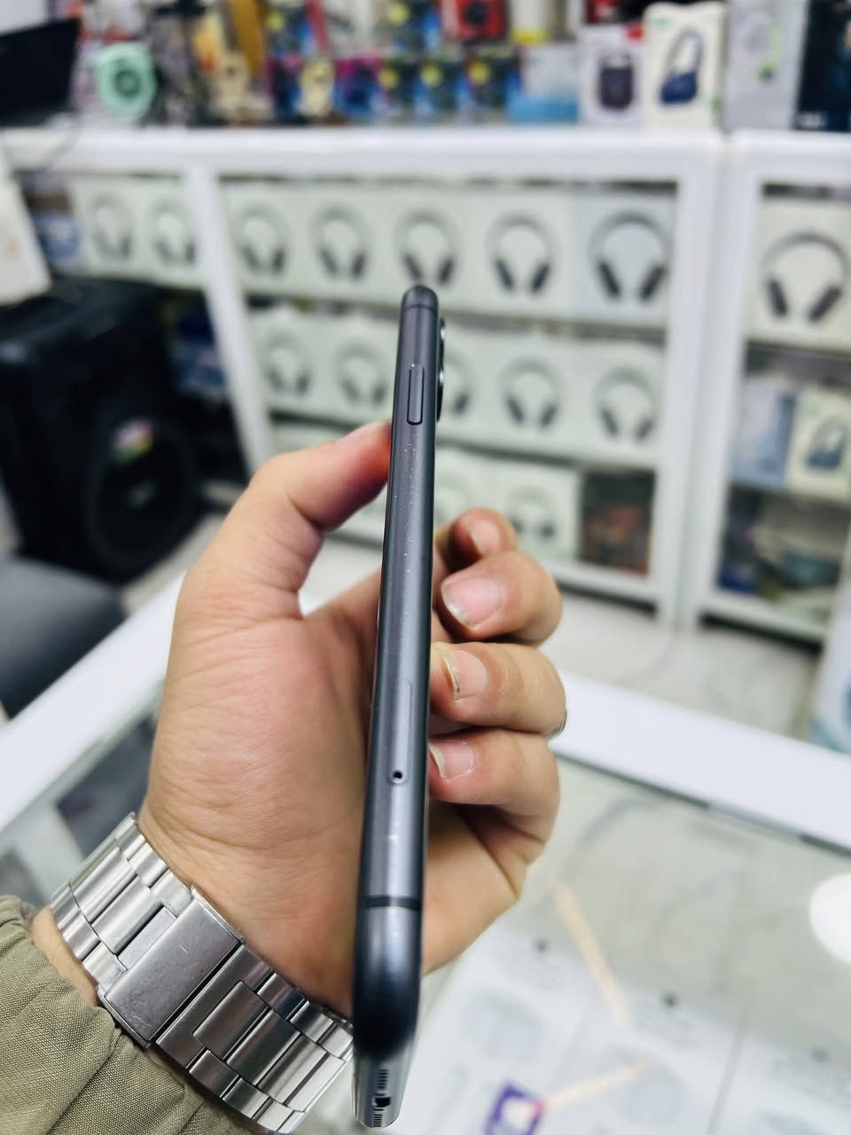 السلام عليكم للبيع ايفون11عادي ذاكره128بطاريه90نموذج cHدبل سيم شرط مامفتوح جهاز  حيل نضيف السعر 325 وبي مجال مكتب حسين فون 17تموز  مقابيل مجمع يا بلاش ***********
