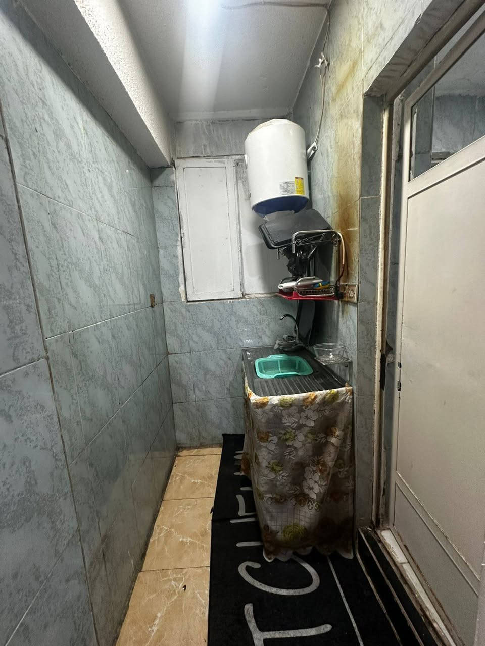 للطلاب والموظفين ....!
شقة مؤثثه " (بدون دلالية ورسوم اثاث ) 
الموقع: كرادة خارج شارع 62 موقع مميز كلشي متوفر وقريب على كل الجامعات (للطلاب)
تفاصيل الشقة:  نقص شخصين سكن مشترك  )كدامك بالصور + صحيات نظيفة ومطبخ جاهز

التواصل: *********** واتساب
الاجور (مناسبة للكل بدون دلاليه)
