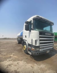 سكانيه2001راس ومطوله كير 4/4مكينه نجكتر 6سنويه لل2027مسجله دنكر 078184...