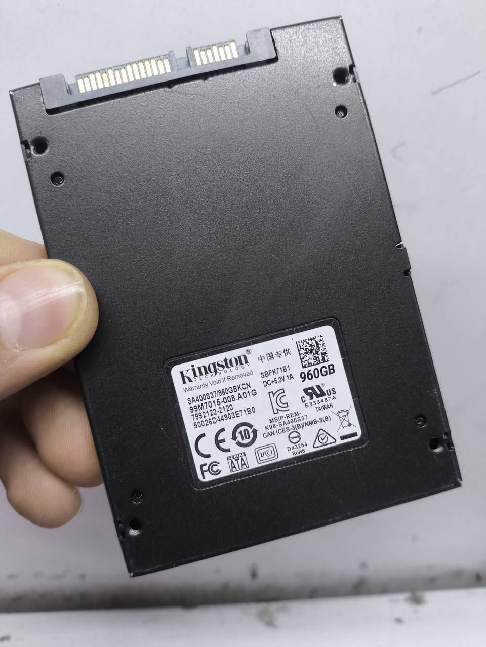 فرصة للبيع – SSD أصلي بسعر قوي 🔥
متوفر SSD لابتوبات وديسكتوب مسحوبات من أجهزة جديدة وشغالة 100٪
💾 المتوفر:
Kingston A400 960GB SATA SSD — سعة 960GB
Crucial MX500 2TB SATA SSD — سعة 2TB
Kingston KP310 1TB SATA SSD — سعة 1TB
⚡ المميزات:
✔ سرعة عالية توصل تقريباً 5000-5600MB/s
✔ يسرّع اللابتوب بشكل كبير
✔ مناسب للألعاب والبرامج الثقيلة
✔ يركب على أغلب اللابتوبات والديسكتوبات
📦 الحالة: نظيف جداً ومفحوص 100٪
الاستفسار ع واتساب ***********

