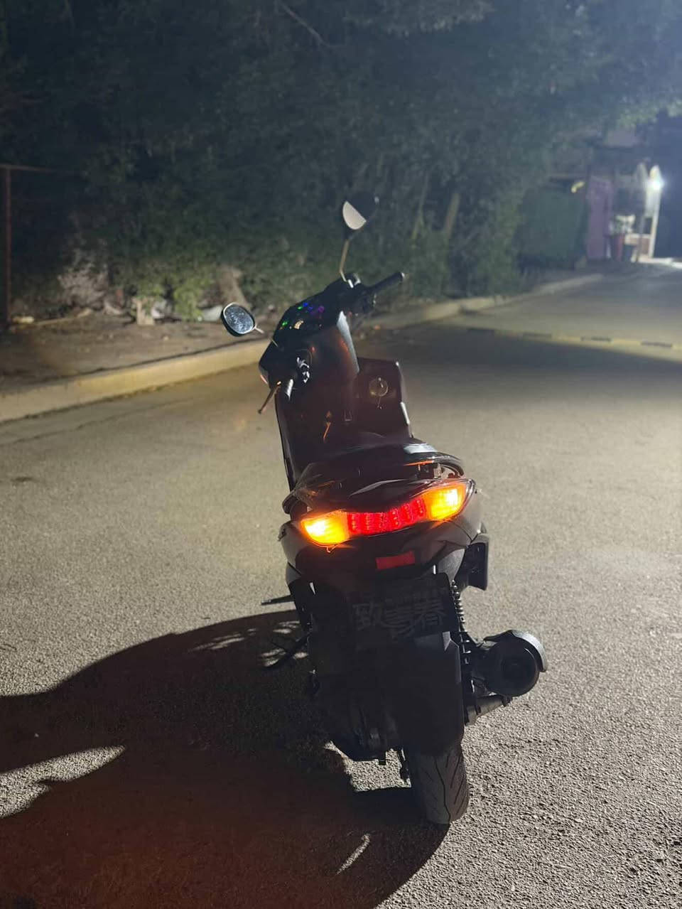 السلام عليكم شباب 🥰
السلام عليكم شباب 🥰
للبيع او مراوس بشي نضيف / سكنس لد 🔥
دراجه حلوه ونظيفه جداً واستعماله خفيف، ما بيه أي مشكلة ميكانيكية وجاهز للاستخدام مباشرة. الدراجة مرتبة ومحافظ عليها، والمحرك يعمل بسلاسة وقوته ممتازة بالمشي.
الكهربائيات كلها شغالة (الأمامي، الخلفي، الإشارات)، والسلف يشتغل بدون أي تعب. الدراجه اقتصاديه بالبنزين ومناسبه جداً للمشاوير اليومية داخل المدينة.
الشكل الخارجي نظيف مثل ما واضح بالصور، دراجة مريحة بالقيادة وخفيفة بالحركة.
المميزات:
قبغ بانزين نفخ 
استعمال خفيف
جاهزه للاستخدام فوراً
السعر: (٦٥٠ وبيهه مجال) 
الموقع: (بغداد .الأمين الثانيه)  
للأستفسار: خاص او ( ***********) + متوفر واتساب وماسنجر
