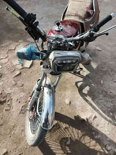 السلام عليكم دراجه للبيع عند دراجه تايجر 2025 سابقا مقفوله كفاله عامه بها حادث  بها حادث الحادث مالتها دشبول ومازدا ودبلات فقط السعر ب 550 وبيها مجال شيء قليل اوراق اصوليه ***********
