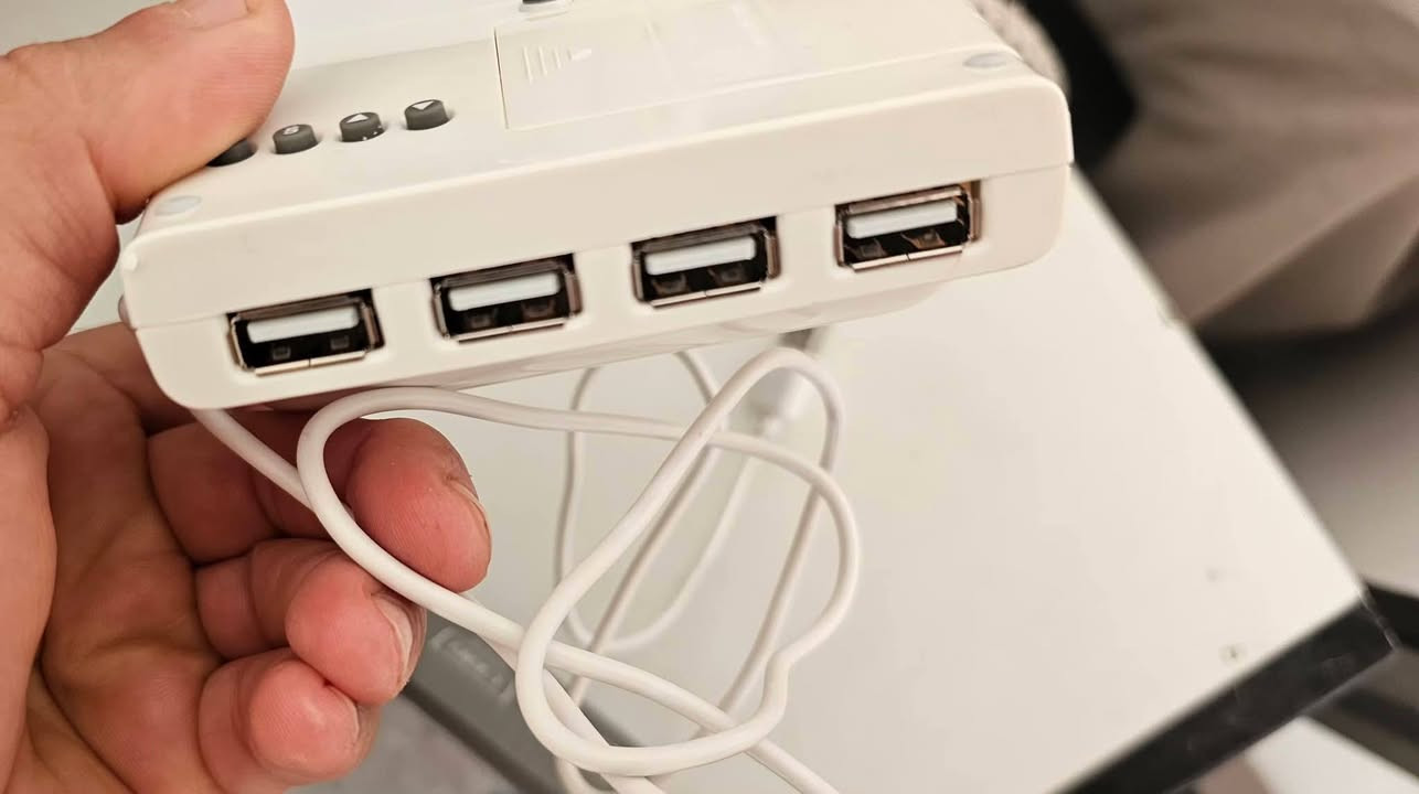 ساعة رقمية من اسياسيل ساعة وتيب لامب ومنافذ للشحن ٤ منبه ومقياس لدرجه الحرارة ومنبه تقويم ومنبه اعياد الميلاد وشاشه للكتابه بقلم فسفوريه تضل بشكل مضوية


**إذا كنت صاحب هذا الإعلان وتريد حذفه لأي سبب، رجاءا أرسل رسالة إلى الدعم الفني**