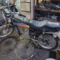 ٤ قير • بدون أوراق • محرك رفس