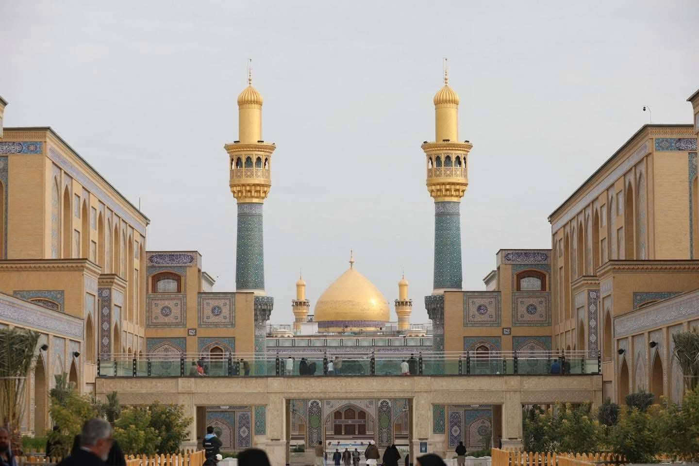 غدا الثلاثاء إلى النجف الاشرف والكوفة المقدسة والسهلة وزيد الشهيد عليهم السلام الانطلاق الساعة ١ ظهراً النفر ٦٠٠٠ السيارة تجيكم لباب البيت النفر ٦٠٠٠ للحجز والاستفسار المراسلة او الاتصال بالسائق *********** ابو محمد
