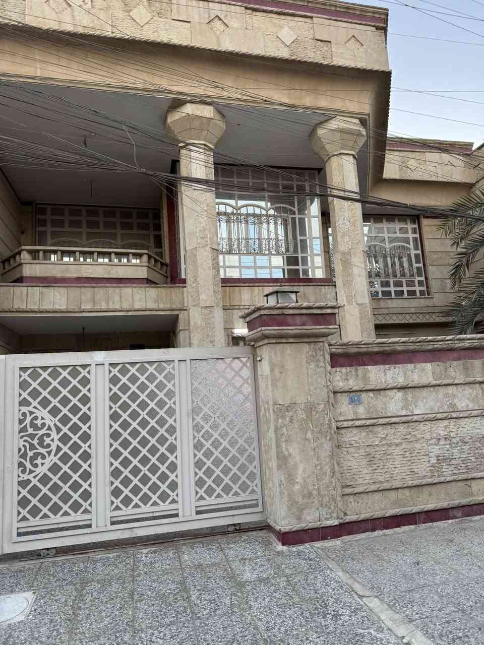 دار للبيع مساحه 250مترالعنوان خلف جامع الصدرين ***********
