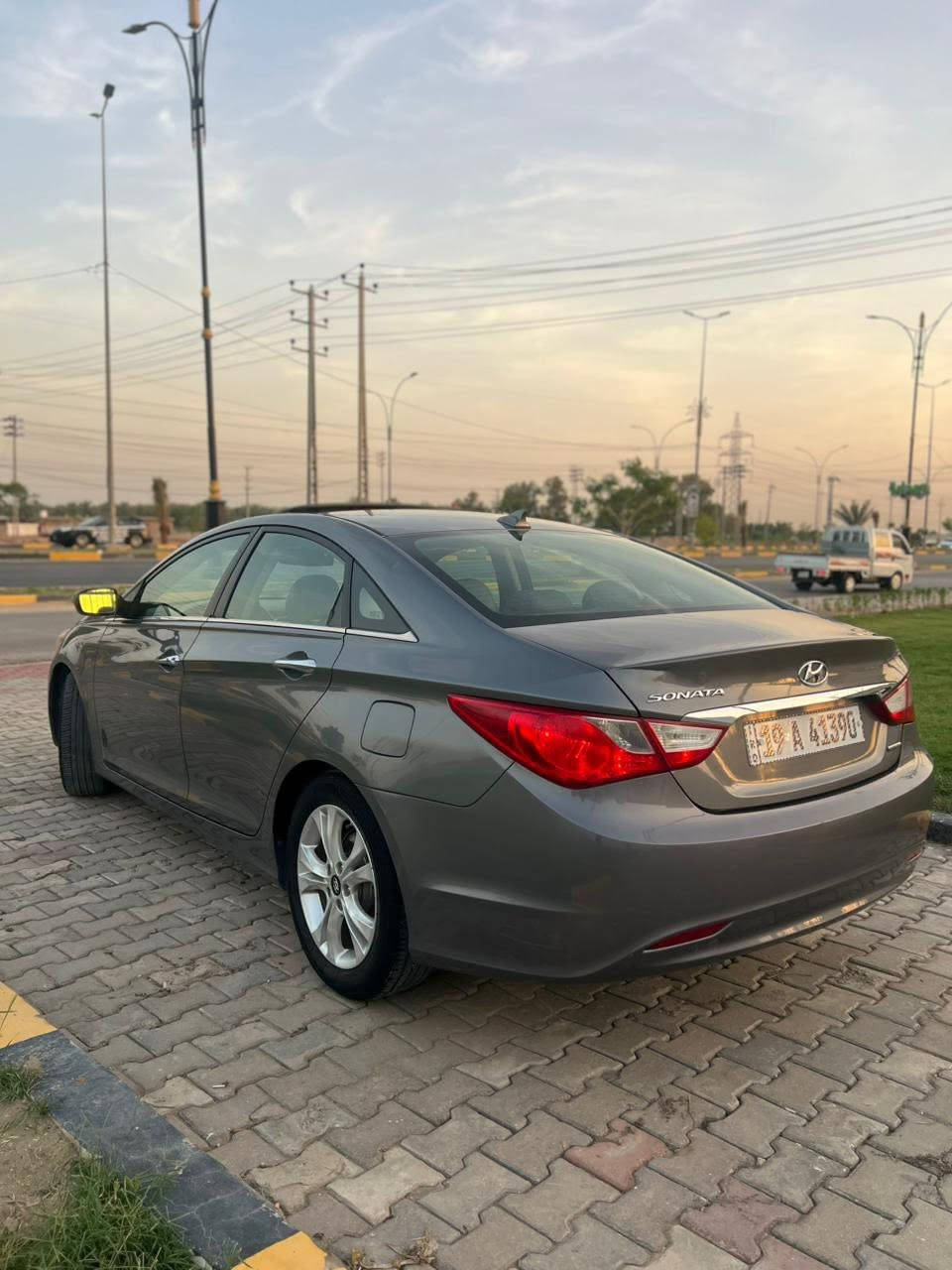 السلام عليكم
للبيع سوناتا. موديل 2013 
وارد امريكي سياره كلين تايتل كفاله عامه لا صبغ لا تبديل لا غرق فقط دعاميه نفسه راجعه 
سياره لمتدد فول موصفات للأخير 
رقم كربلاء دولي   محرك 2400
سياره جديده ومال جناي كل نقص مابيه جاهزه 
السعر 113 وبيه مجال للشراي 
مكان سياره كربلاء الحسينيه 
اي ستفسار. اتصل. ب ***********
