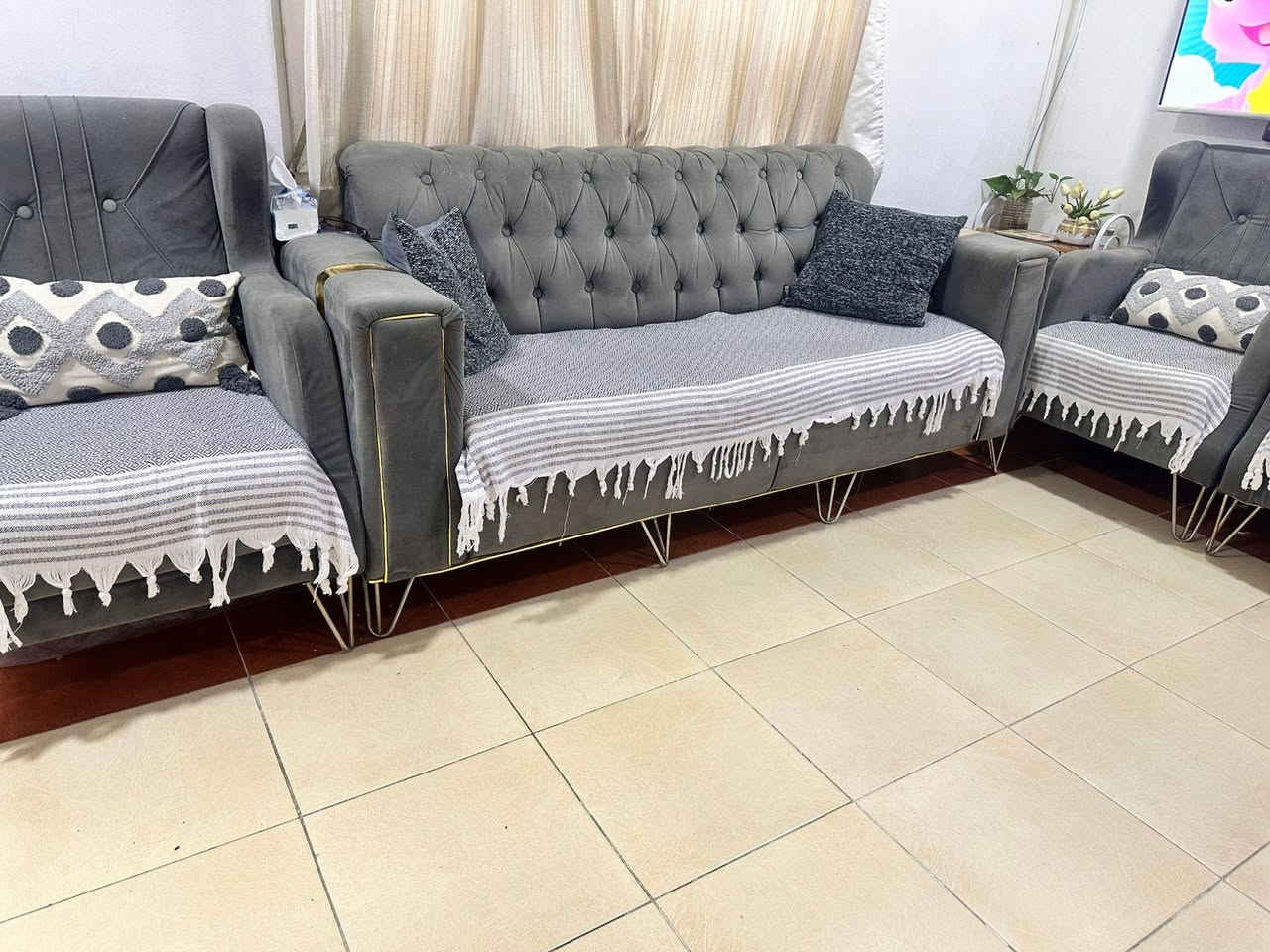 للبيع تخم قنفات مستعمل بحالة جيدة 
* عدد المقاعد: 10 مقاعد
* الاستخدام: استعمال خفيف ونظيف
* خالي من العيوب أو التمزقات
القماش بحالة جيدة ومريح
* اللون محافظ على شكله
* مناسب للبيت أو المجلس
* جاهز للاستخدام مباشرة بدون أي تصليح

للمهتمين، يرجى التواصل على الخاص للاستفسار أو معاينة التخم


**إذا كنت صاحب هذا الإعلان وتريد حذفه لأي سبب، رجاءا أرسل رسالة إلى الدعم الفني**