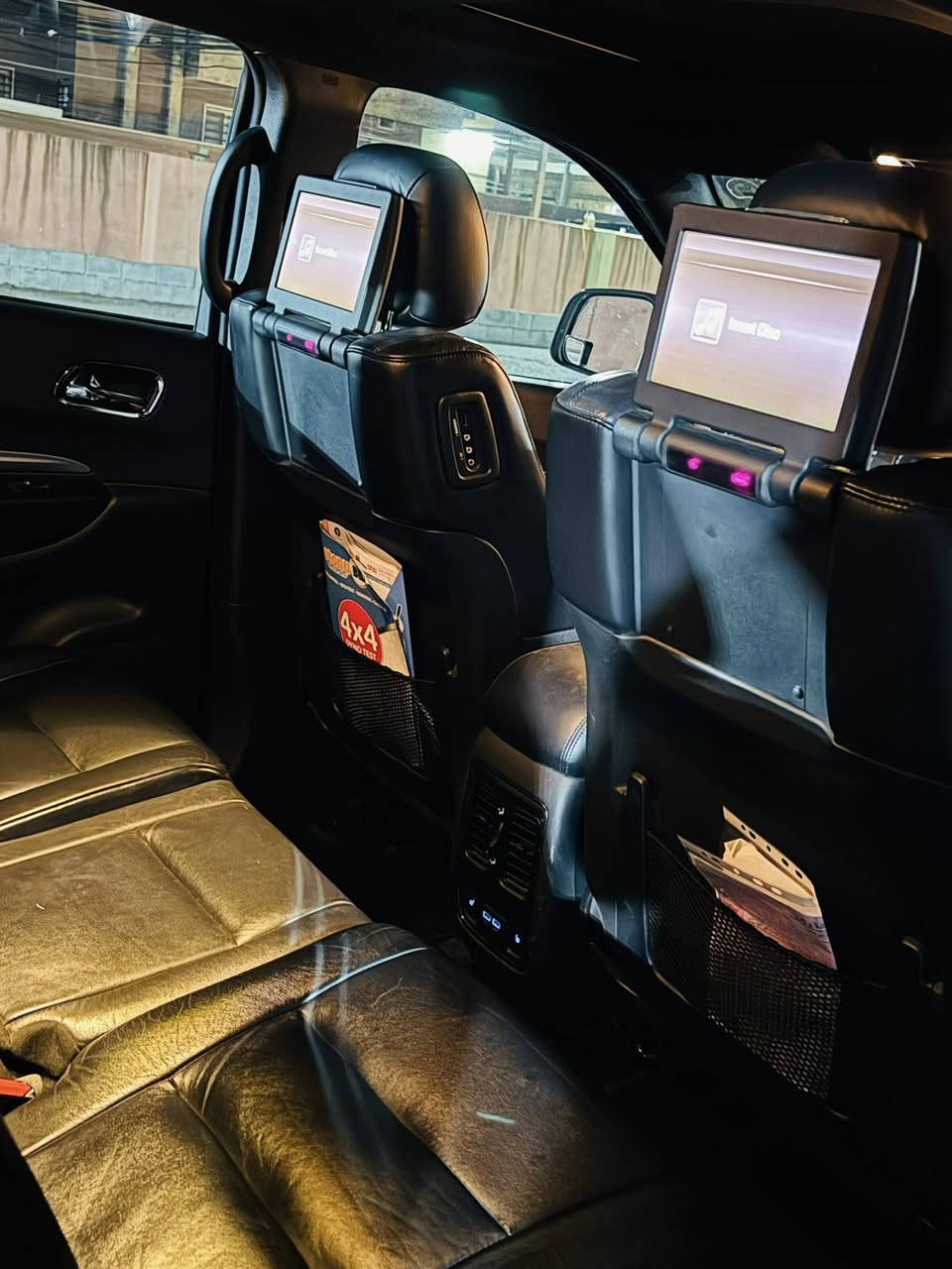 دوج دورانكو GT  بلاص لابتوب
خليجي :شركة هارلم 
الموديل : 2019

#الضرر : شبر بلباب الخلفي( بدون دواخل )

#الكفالة : السيارة مكفولة كفالة عامة 

#الرقم : اربيل جديد ( تحويل ثاني يوم بسمي )

#المواصفات اعلى فئه بلدونگو  : 

▪️السيارة : #دوج #دورنكو فئه GT Plus

▪️المحرك : 3.6L . V6  ( ستة سلندر )
     ماشية 65000mi
▪️حجم الويل : ويل كب حجم 20 اسود اصل مع طقم تايرات جديدة

▪️مصابح امامية زنون مع LED 

▪️بصمه للأبواب مع بصمة وبصمة تشغيل

▪️رادار خلفي مانع التصادم

▪️حساس خلفي اصل

▪️تحذير النقطة العمياء

▪️مقاعد تدفئة

▪️تدفئة مقود القيادة

▪️كامرة خلفية دوارة اصل مع الستيرن
        جنطة كهربائيه 
▪️نظام ملاحة GPS

▪️فتحت سقف

▪️تحكم فول كهرباء للكراسي 

▪️ذاكرة كشن لحفظ وضعيات الجلوس ( ميموري )

▪️سستم صوت

▪️تشغيل عن بعد
     شفتات ستيرن
▪️صف ثالث من المقاعد 7 راكب

▪️قاعدة سحب للهوك

▪️إطفاء وتشغيل اوتماتيكي

▪️تحكم ستيرن جهتين بلوتوث وحاكية وكروس سرعة وتحكم صوت 

▪️نظام ABS مانع انزلاق

▪️السيارة جديدة وبوضع الشركة.
      
السعر المطلوب :29.800$ 

الاتصال على واتساب: ***********

عنوان 📍اربيل
