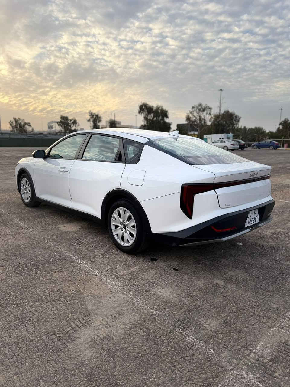 السلام عليكم للبيع KIA K4 
الموديل 2025 وارد كندي 
مواصفات LX 
بصمة و تشغلين عن بعد 
رادار و تحديد مسار و سياقة ذاتيه 
مقاعد امامية تدفئة 
ماشيه ألفين 
السيارة حادثها فقط جاملغ خلفي 
بدون دواخل بدون ايرباك 
صور حادثها ضمن الصور 
رقم سليمانية و باسمي 
مكان السيارة بغداد 
السعر 183 وبيها مجال 
للاستفسار اتصال او واتساب 
***********
