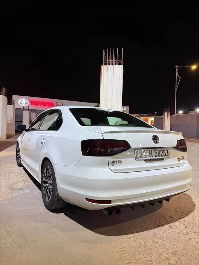 volkswagen Jetta 2017 full
فولكسواكن جيتا 2017 فول مواصفات عدا الفتحة
محرك 1800 توربو
بصمة تشغيل
كشنات جلد لونين
كشنات تدفئة
4 جوم اوتو
لايتات عدسات 
شاشة كبيرة كار بلي car play
كامرة خلفية
ضرر السيارة جاملغ السايق سرقة ومرجع بلادي ونص البنيد صبغ بدون حادث بدون ضربه بدون اي شي ايرباكات كلها سليمه ولا ايرباك طاك وبدون اي دواخل كفالة كير ومحرك مكفول 

رقم اربيل سنوية ل2029 بأسمي تحويل مباشر
مكان السيارة كركوك 
***********
السعر 129 وبيها مجال كركوك, العراق
