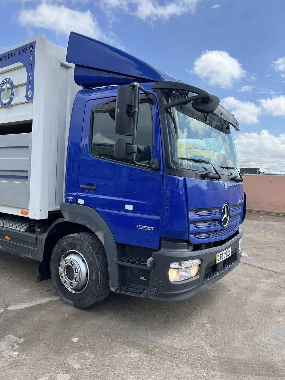 السلام عليكم اقرأ تفاصيل واتصل ❤️✅
اتيكو وحش موديل 2018 حجم 15.30 ماشي حقيقي  300 الف￼
فول مواصفات هاف تبريد طول 7.25 متر 
مجموعه اكتروس رقم وسنويه جديده هزه وفحص جديده 
طخم تايه السياره كفاله عامه بودي فصال يبيع كامل 
رقم الهاتف قحطان معرض *********** كورك
*********** اسيا معرض ابو قحطان واولاده العنوان موصل برطله سهل نينوى ❤️✅￼
