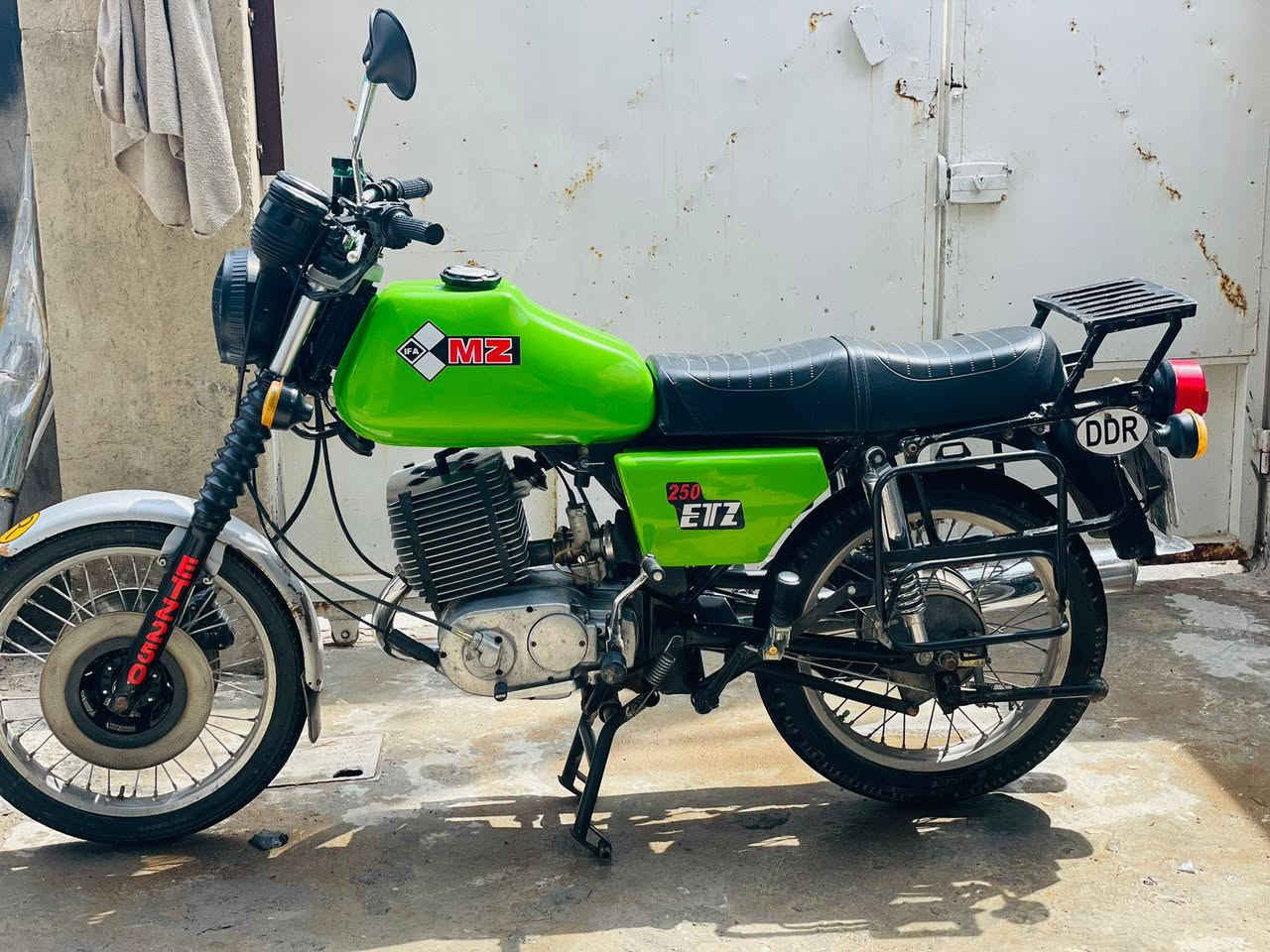 سلام عليكم ماطور  للبيع اصولي رقم وسنويه تحويل ثاني يوم كلشي ما ناقصه شاصي مابي قطره لحيم فقط الخشم مكينه تجفيت جديد  كصه 5 كهربايات كله شغاله
مكاني واسط عزيزيه 
***********
