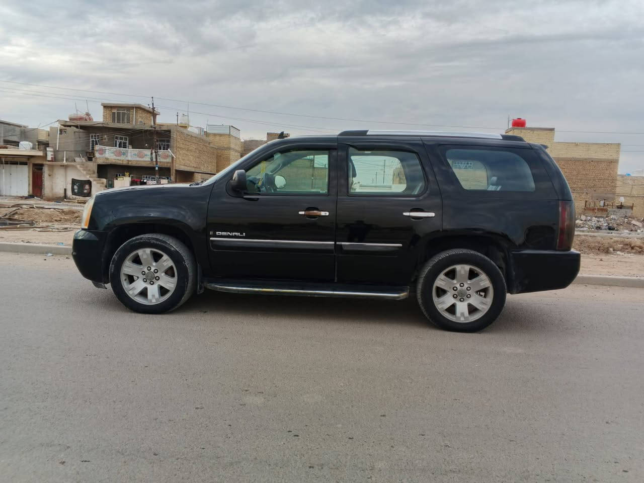 تاهو دينالي موديل 13\ صال داخل بل 14. _. ماشيه 100\  سياره علاء بلاد مضمومه صاله 5 سنوات كشي مبدل بيه. محرك كير كشي عله بلاد. داخل ملكي فول موصفات سياره معروفه موصفات دنلي. يحتجله فقط مزدات وشباك بلاديات مبدلات. سعر 245.$  بيه مجال. مكاني بغداد. رقم. ***********.
