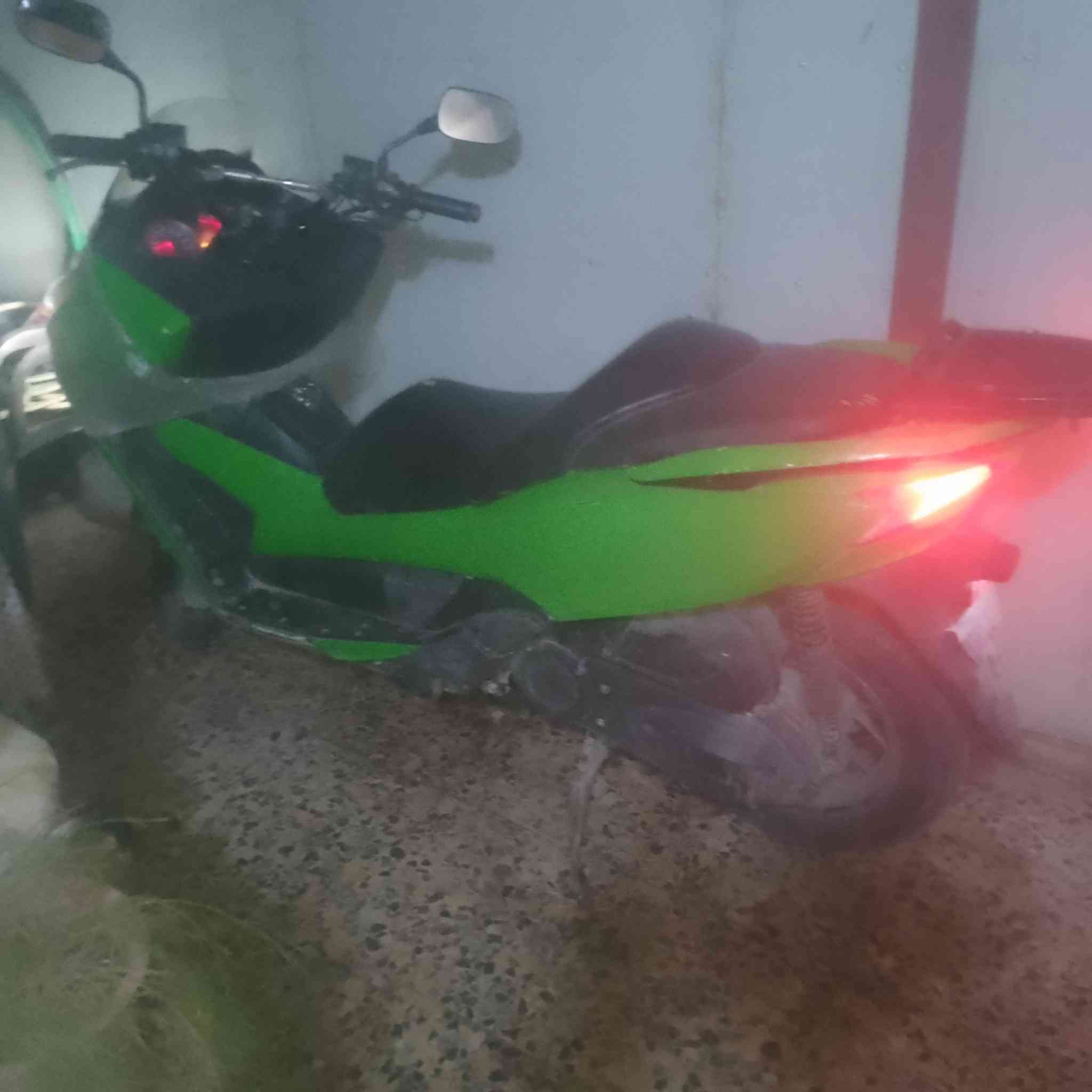 السلام عليكم فورسه 0 12 للبيع دراجه خير من الله 130 ماشي بيها لا صرف ولا شيء بغداد الشعب سعرها 900 وبيها مجال ***********
