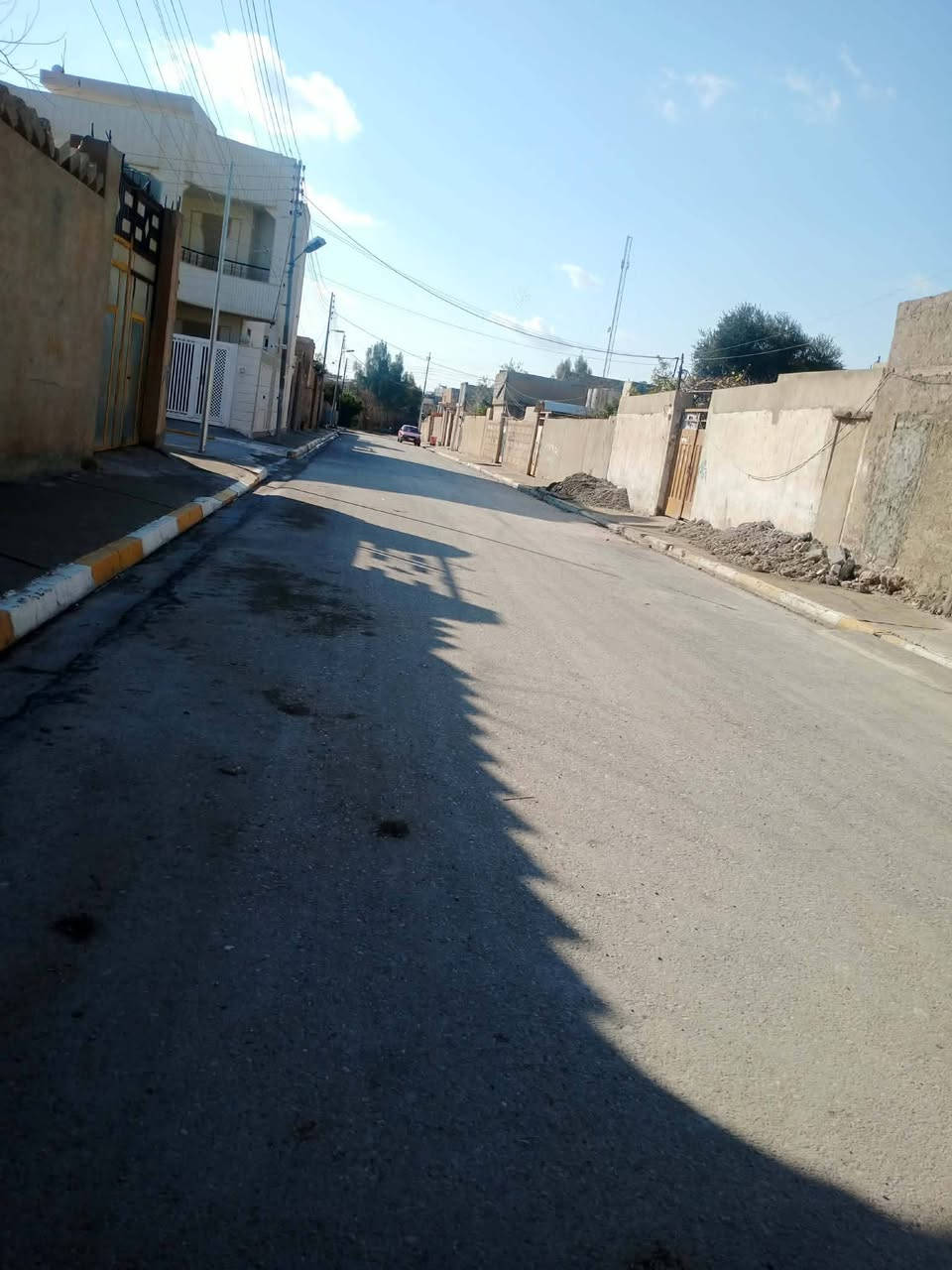 السلام عليكم بيت لبيع ٣٠٠ متر طابو بسمي مناطق حي سعد طابق واحد رقم هاتف ***********
