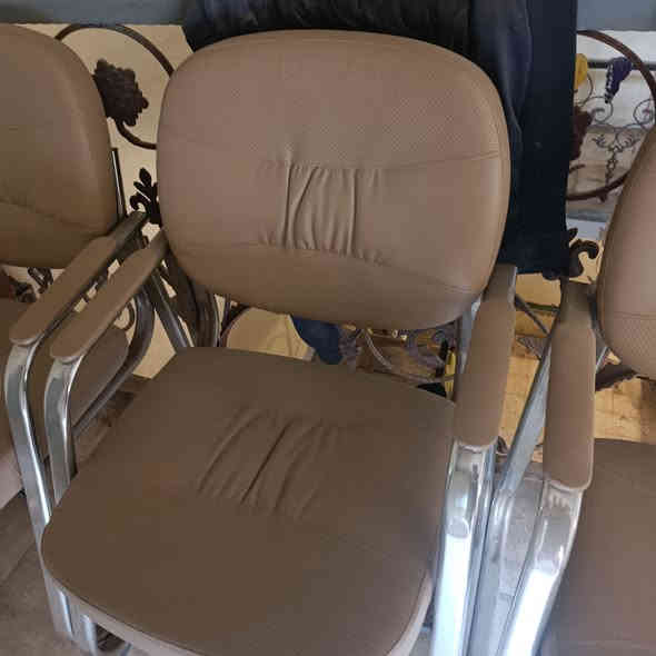 كراسي جلد العدد 6 نظافة جيد جدا
السعر 250 ألف للتواصل ***********
المكان كوت
