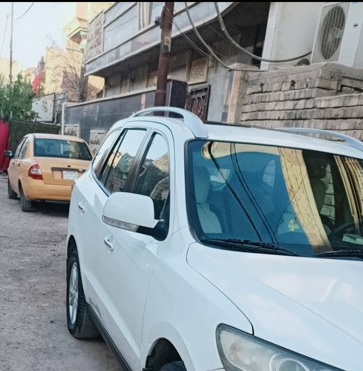 السلام عليكم 

من رخصة الادمن المحترم 

سنتافي للبيع موديل ١١ خليجي 
فول مواصفات واحد على واحد 
كفالة عامة شرط 
فتحة
  ٦ سلندر دوش
 فور ويل دفع رباعي ٧ راكب ٣ قطع تبريد 
رقم بغداد بأسمي مشروع وطني وين ما يعجبك تحول 
مري شفط + اشاره بالمري تحكم استيرن 
كير و محرك خير من الله 
السيارة خير من الله ادامة كاملة للسيارة تخم اطارات جدد 
جرس من تعبر ١٢٠ 
سنوية لحد ٢٠٢٧ 

ب١٤٠ وبيها مجال ان شاءالله عنواني بغداد _ التاجي ام الجدايل 
***********
