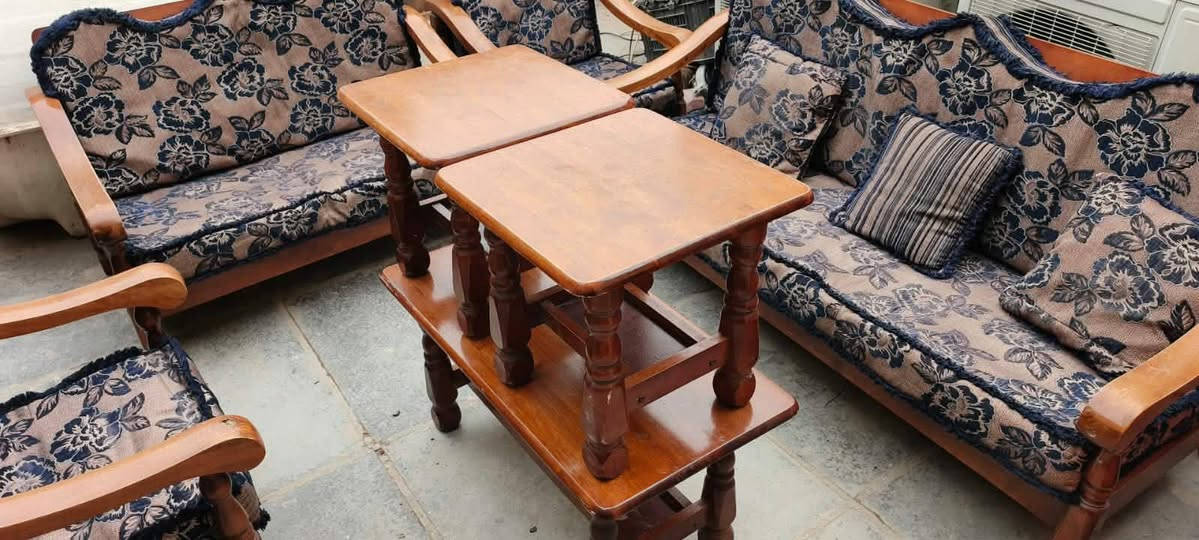 سلام وعليكم عندي مجموعه غراض و عندي سبالت كميه من واحد طن الى 3 طن نوعيات عندي تفاصيل عل رقم *********** اني مندوب اي شي تشتري راسلني كلي
