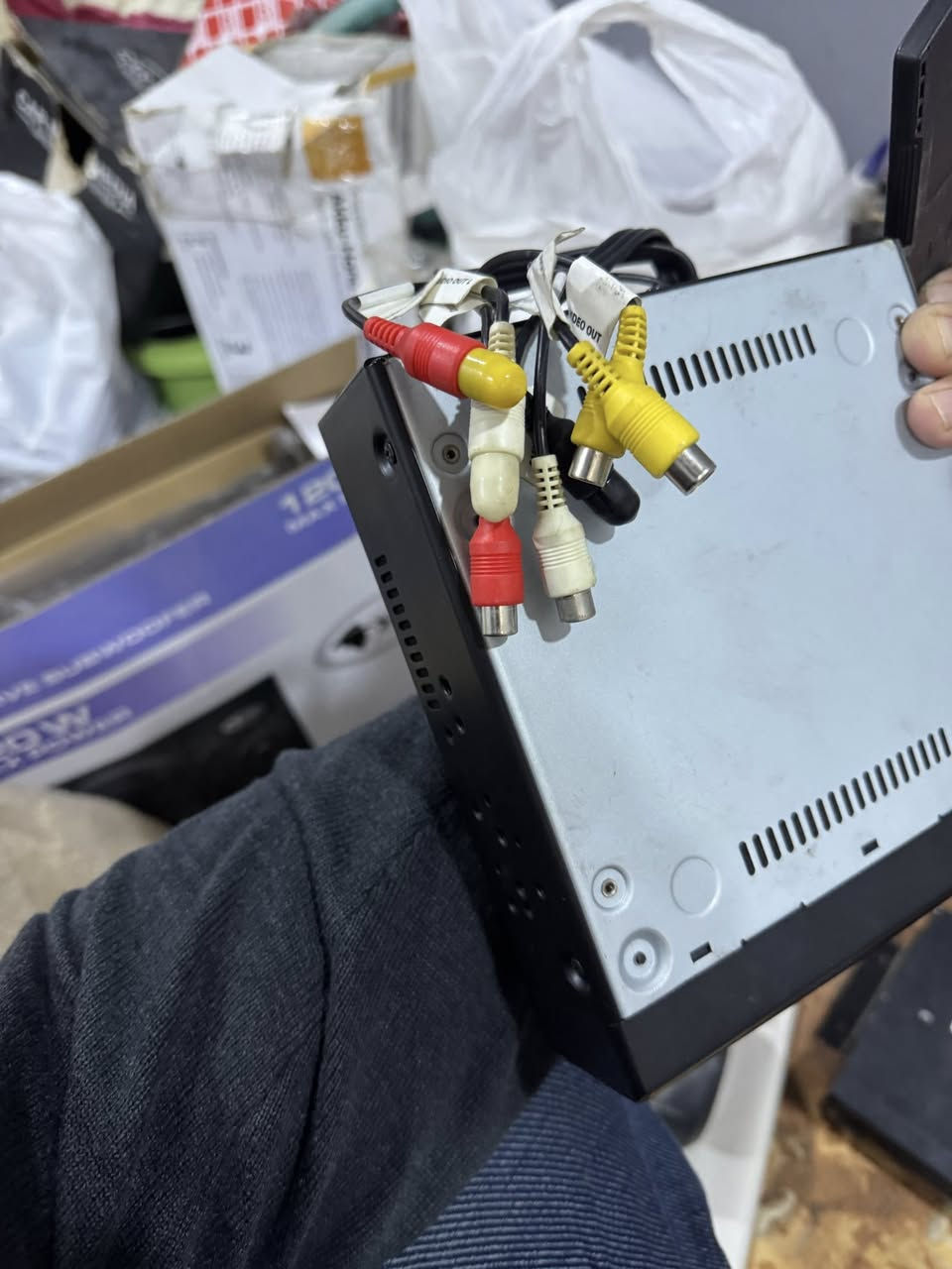 شاشه سقف ياباني اصلي نظافه 100‎%‎ مع ملحق DVD وترهم على شاشه السياره وليه منفذين صوره 
اناره داخليه واناره مع فتحت الباب وبيه اناره سكن على الدكم السعر 145 مع التوصيل


**إذا كنت صاحب هذا الإعلان وتريد حذفه لأي سبب، رجاءا أرسل رسالة إلى الدعم الفني**