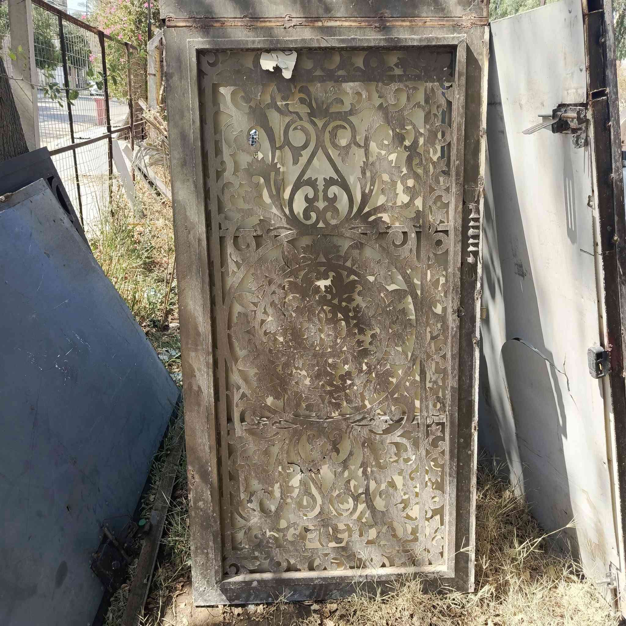 السلام عليكم باب سلايت للبيع العرض 2متر  80
السعر 125وبي مجال 
العنوان بغداد الحسينية ***********
