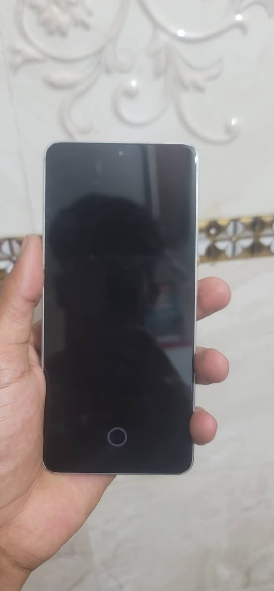 بوكو x6 برو 5g
ذاكرة 512 رام 24 ثنائي
بطارية 5000
بوبجي 120 فريم معروف 
بدون ملحقات 
العيب الوحيد فقط الكامرة الأمامية ماتشتغل تصليحها ما يكلف 
الباقي كله مكفول 
السعر 240 بيه مجال بسيط حك الجية 
مكاني بغداد مدينة الصدر شارع الاورفلي 
للاتصال ***********
