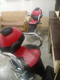 أغراض حلاقة • مستعمل شهرين • مغسلة وكراسي