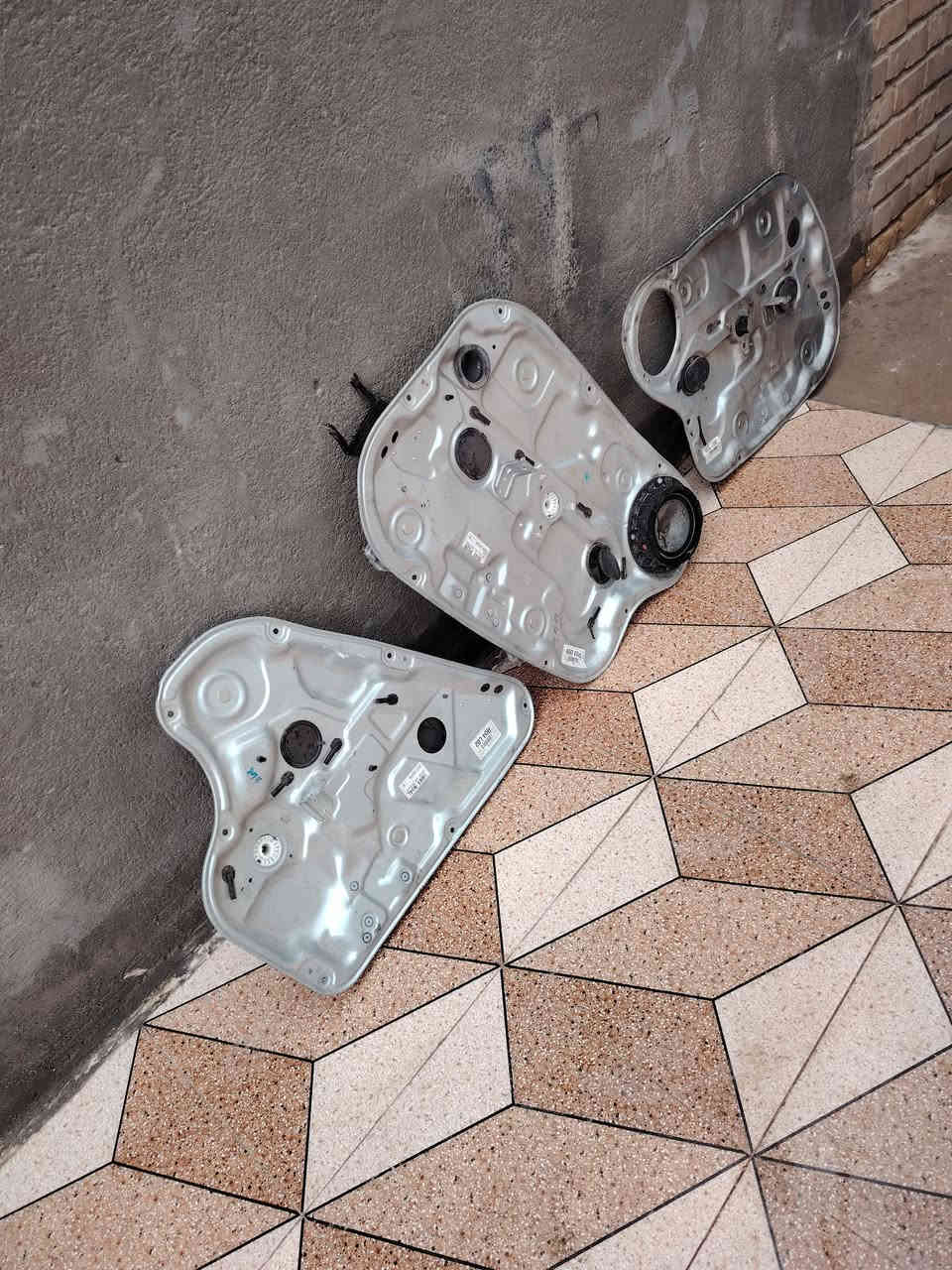 السلام عليكم شباب
غراض انتره مقدس لبيع كلهن جدد مال حاويه
مكاين مال جام عدد 3 أماميات 2  وحده خلفيه
بك لايت صفحت اليمنه
يدات داخليه تخم
قفالت بيبان 2 صفحت السايق أمامي والخلفي
مواطير جام تخم  مكاني دوانيه  ***********.
