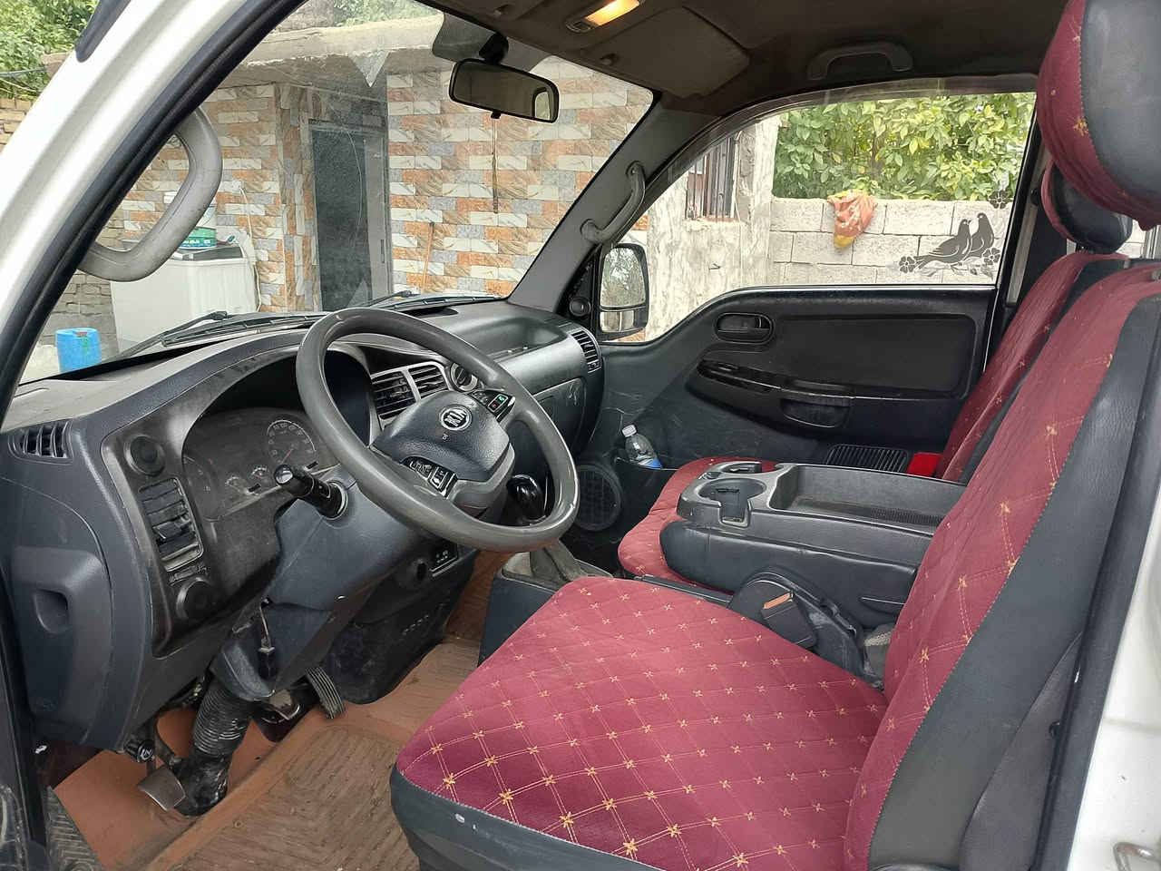 كيه حمل موديل 2016  بغداد سنويه ما ساقطه كير محرك اكسن شاصي سياره مكفوله لا صبخ ولا تبديل بس الباب مال السايق بي شبرين رش السعر 115 المكان بغداد المدائن سلمان باك ***********
