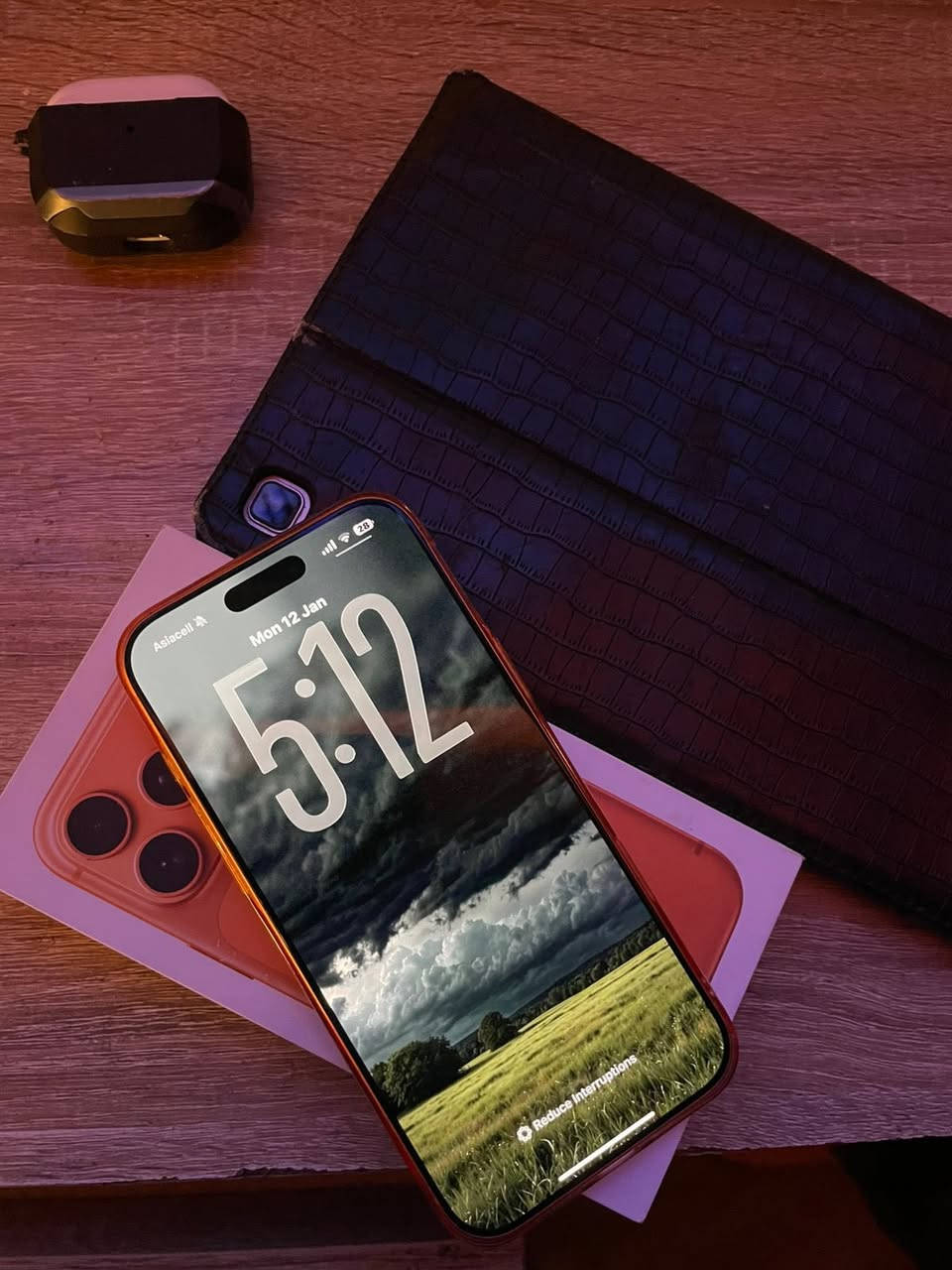 السعة: 256GB
الاستخدام: خفيف جدًا (حوالي أسبوعين)
 حالة البطارية: 100%
 الحالة: نظيف 100% بدون أي خدش أو أثر 
يأتي سيم كارد وايضا e-sim الالكترونيه 

 المحتويات:
 • الكارتون الأصلي
 • الواير الأصلي
حافضة ابل 50$ المضادة للخدوش .

 الضمان التابع للشركه :
 • ضمان سنه سنوات ضد الخلل المصنعي
 • خصومات 40%على الصيانة أي جزء من هذا الهاتف خاصا للسنوات القادمة

 السعر: 2,100,000 دينار
 السعر ثابت

 المكان: بغداد زيونه
الرقم :***********
