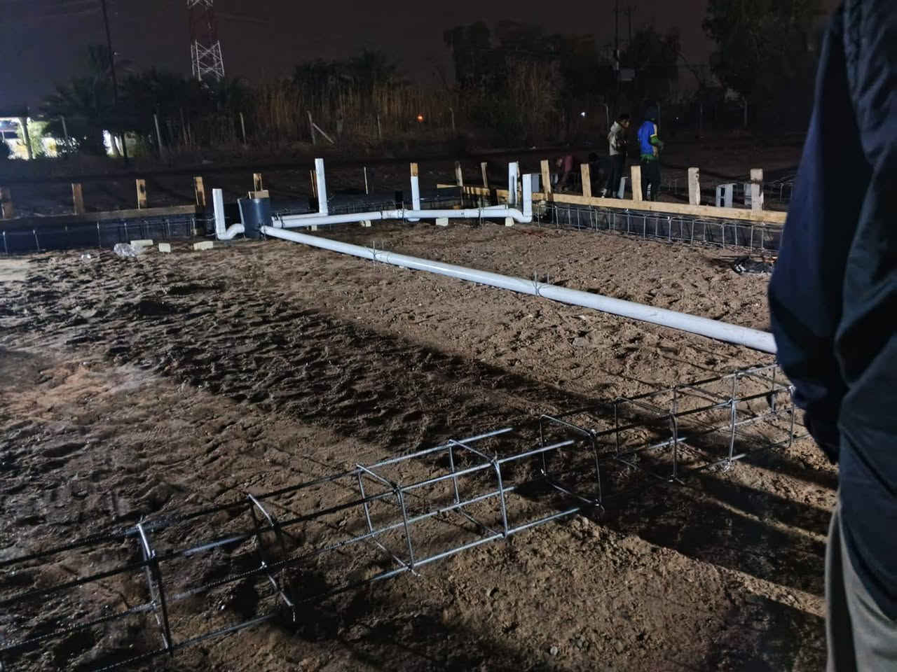 للبيع قطع ارض ١٥٠ قريبا ع الشارع الرئيسي قرب المنتجع بصف بانزيخانه اضواء بغداد الواجهة ١٠ النزال ١٥ كافه الخدمات بيهة مي كهرباء تبليط توحيول مباشر سند ٢٥ والبناء مفتوح بيهة اي استفسار الاتصال على الرقم ***********
