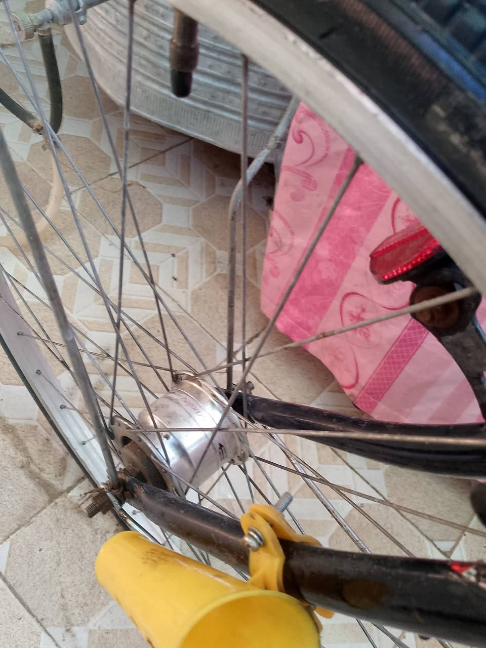 السلام عليكم بايسكل بناتي حجم 26نضيف كير حساسات ستان كله كامل بركات امامي خلفي كله شغال ياباني اصلي مكاني سبع البور السعر 75قفله
توصل واتساب او راسلني بل تعليق وطبلي خاص اني 
***********
