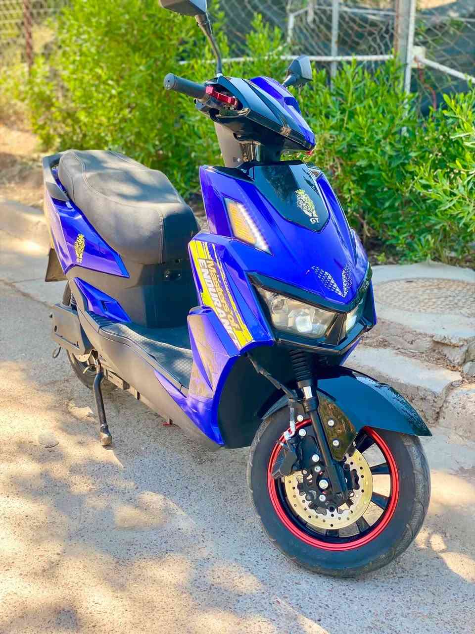 دراجه سكنس شحن GT حسن وحسين 2025
6 بطاريات زينات ع الفحص 
تمشي 50 كيلو بالشحنه الوحده 
ملف 2000 
3 نمر سرعه سرعتها 70 حقيقي 
بيها نظام بك ( الرجوع للخلف )
بيها بارك 
نظافه 90‎%‎
سويج 2 بصمه 2 
سعر 580
مكاني اليرموك 
رقمي ***********
