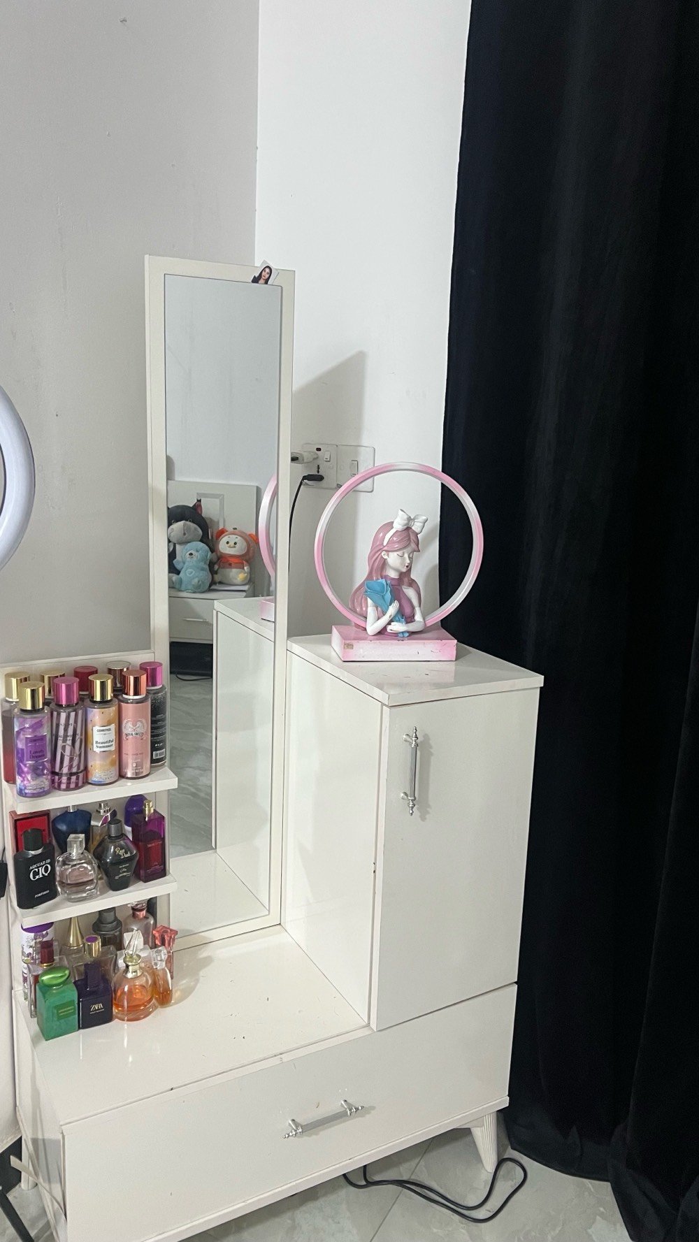 غرفه تركيه جديده ونظيفه ممستعمله هواي اشتريته قبل ٦ اشهر بـــ ٧٠٠ 
الضرر فقط هاي الحافه مال الجربايه والباقي نظيف 
للبيع كامله ماعدا الدوشك 
الشد والنقل عليكم🤍