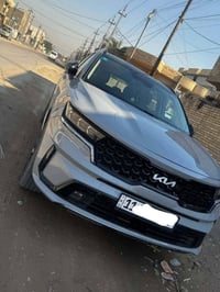 سورنتو 2023 للبيع رقم بغداد بأسمي لون مميز اسمنتي حادث دعامية بدون صبغ...